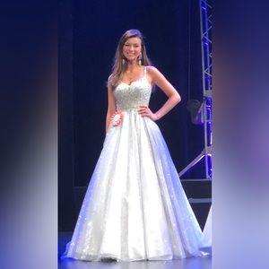 Beautiful Jovani silver gown size 0, hemmed to fit 5’5” with 5 inch heels